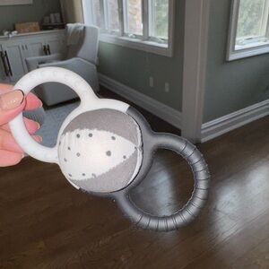 Monochrome Kids Rattle Toy from Lovevery playkit